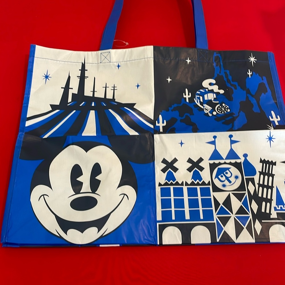 DISNEY MAGIC KINGDOM REUSABLE TOTE NWOT